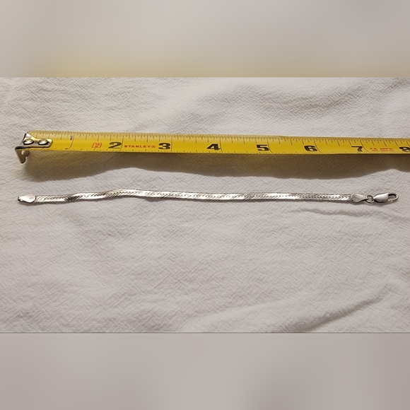 Elegant Sterling Silver Bracelet - Picture 4 of 4